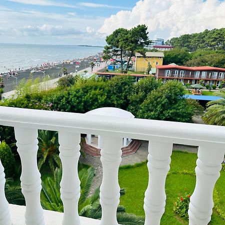 Claude Monet Beach Hotel Уреки Экстерьер фото
