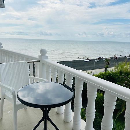 Claude Monet Beach Hotel Уреки Экстерьер фото