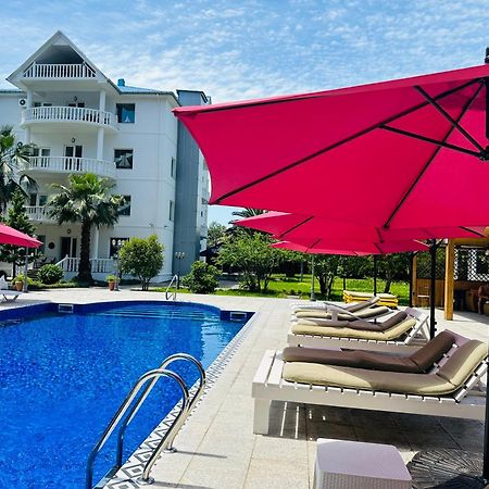 Claude Monet Beach Hotel Уреки Экстерьер фото