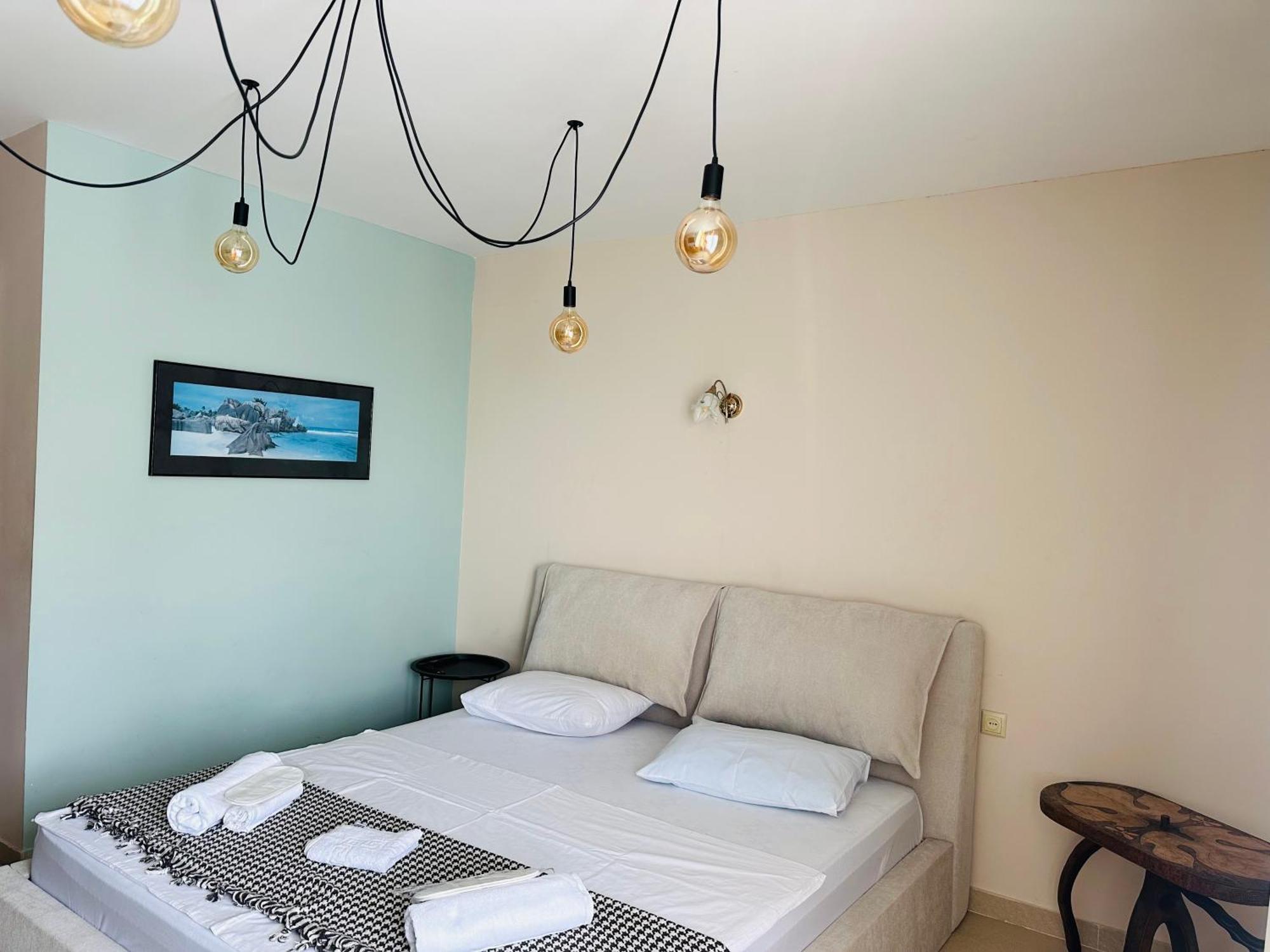 Claude Monet Beach Hotel Уреки Экстерьер фото