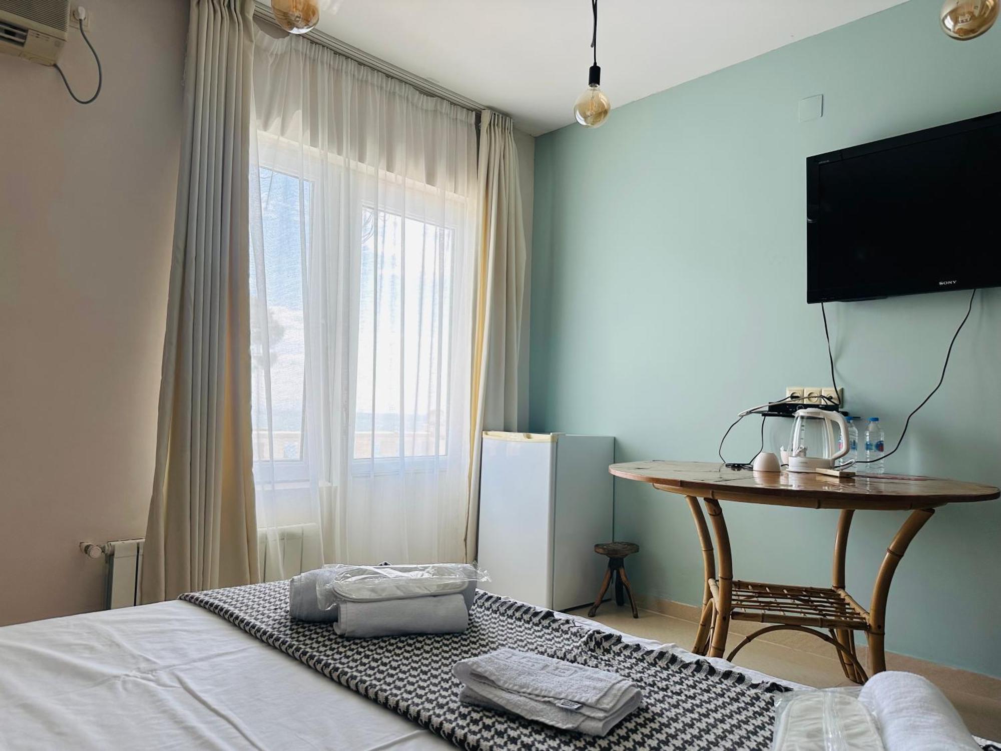 Claude Monet Beach Hotel Уреки Экстерьер фото