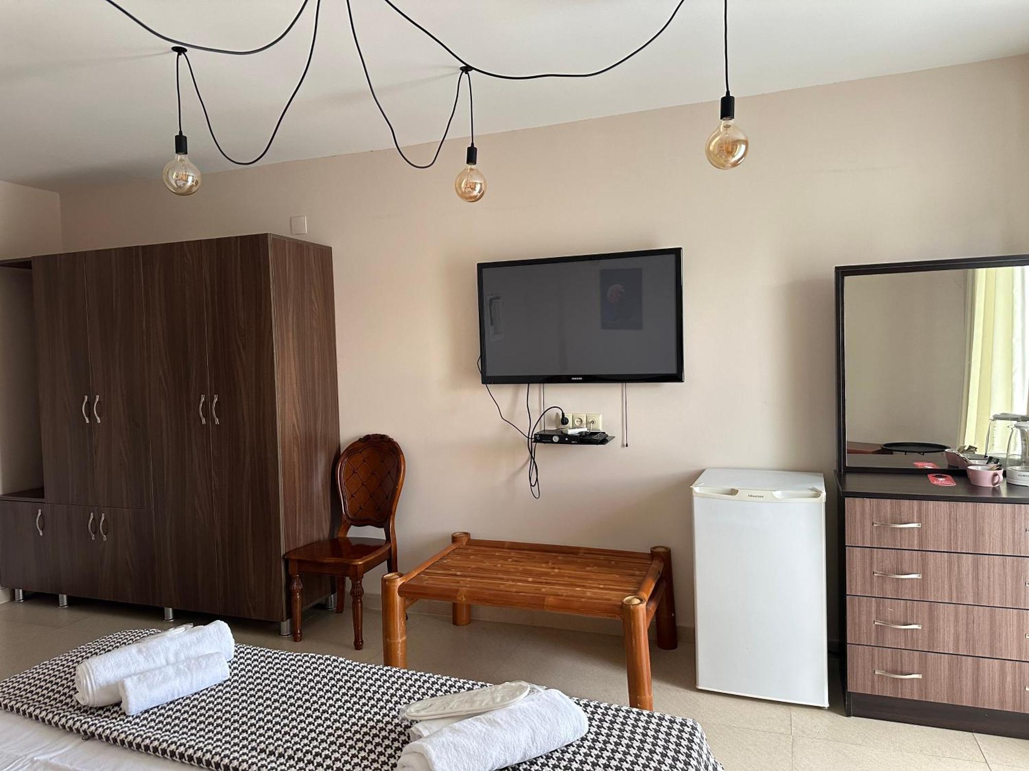 Claude Monet Beach Hotel Уреки Экстерьер фото