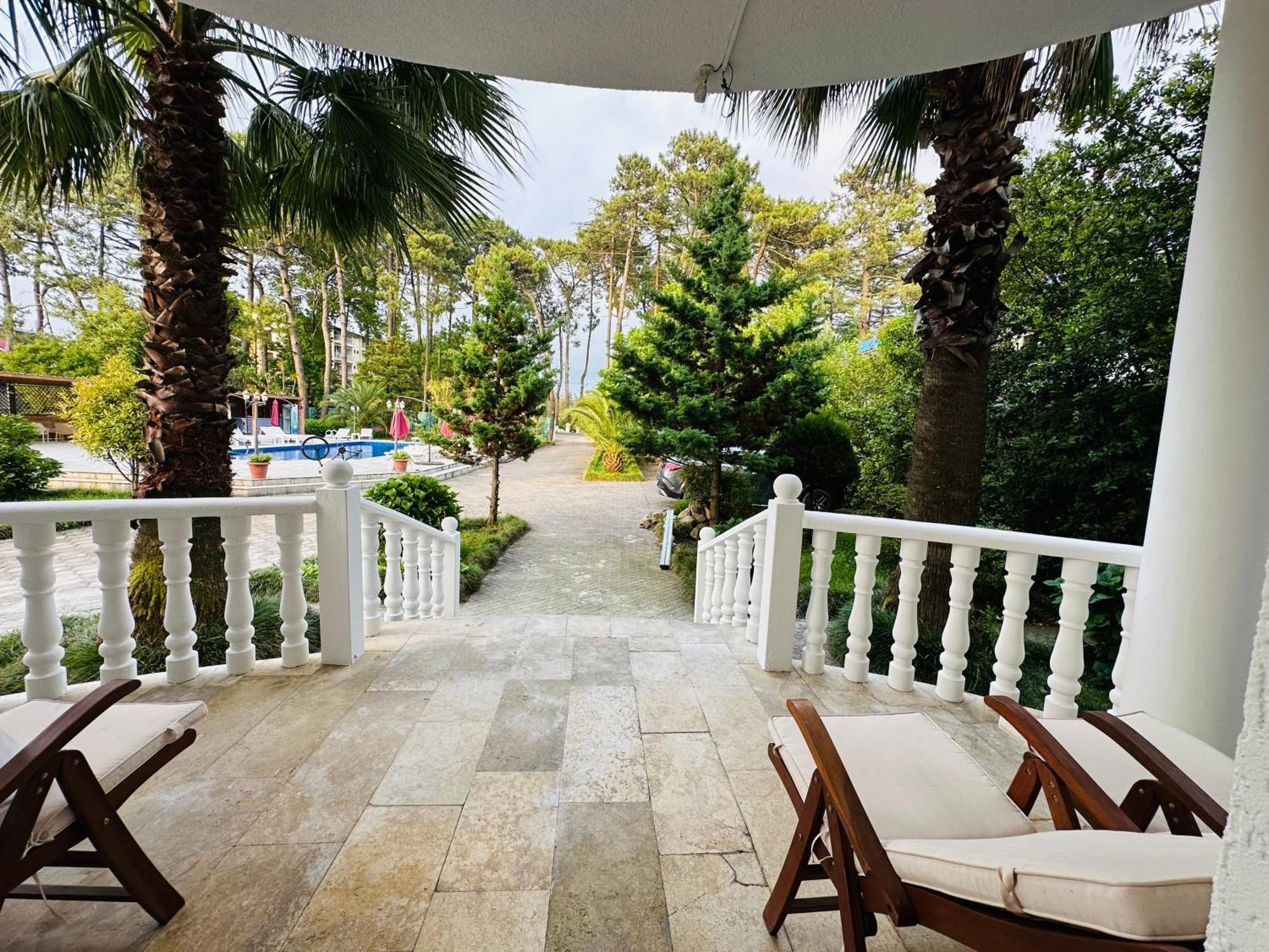 Claude Monet Beach Hotel Уреки Экстерьер фото