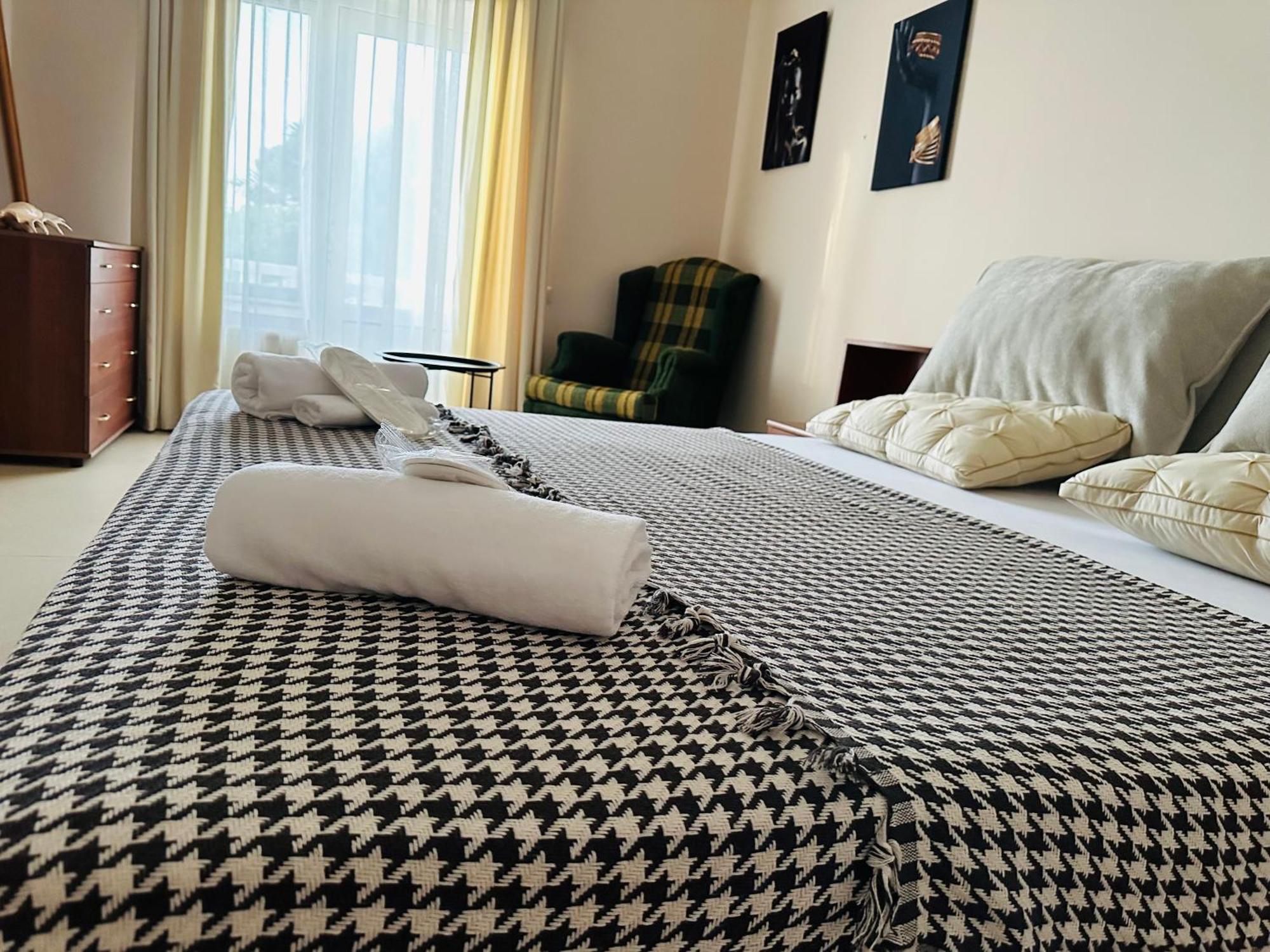 Claude Monet Beach Hotel Уреки Экстерьер фото