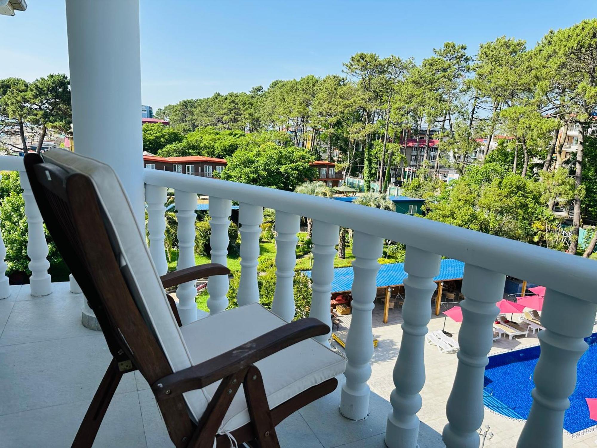 Claude Monet Beach Hotel Уреки Экстерьер фото