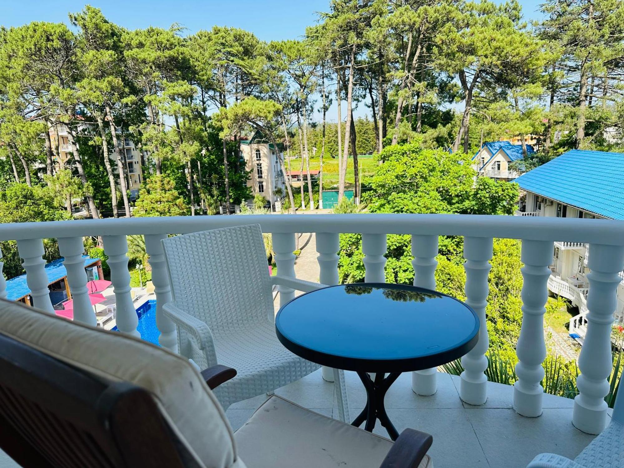 Claude Monet Beach Hotel Уреки Экстерьер фото