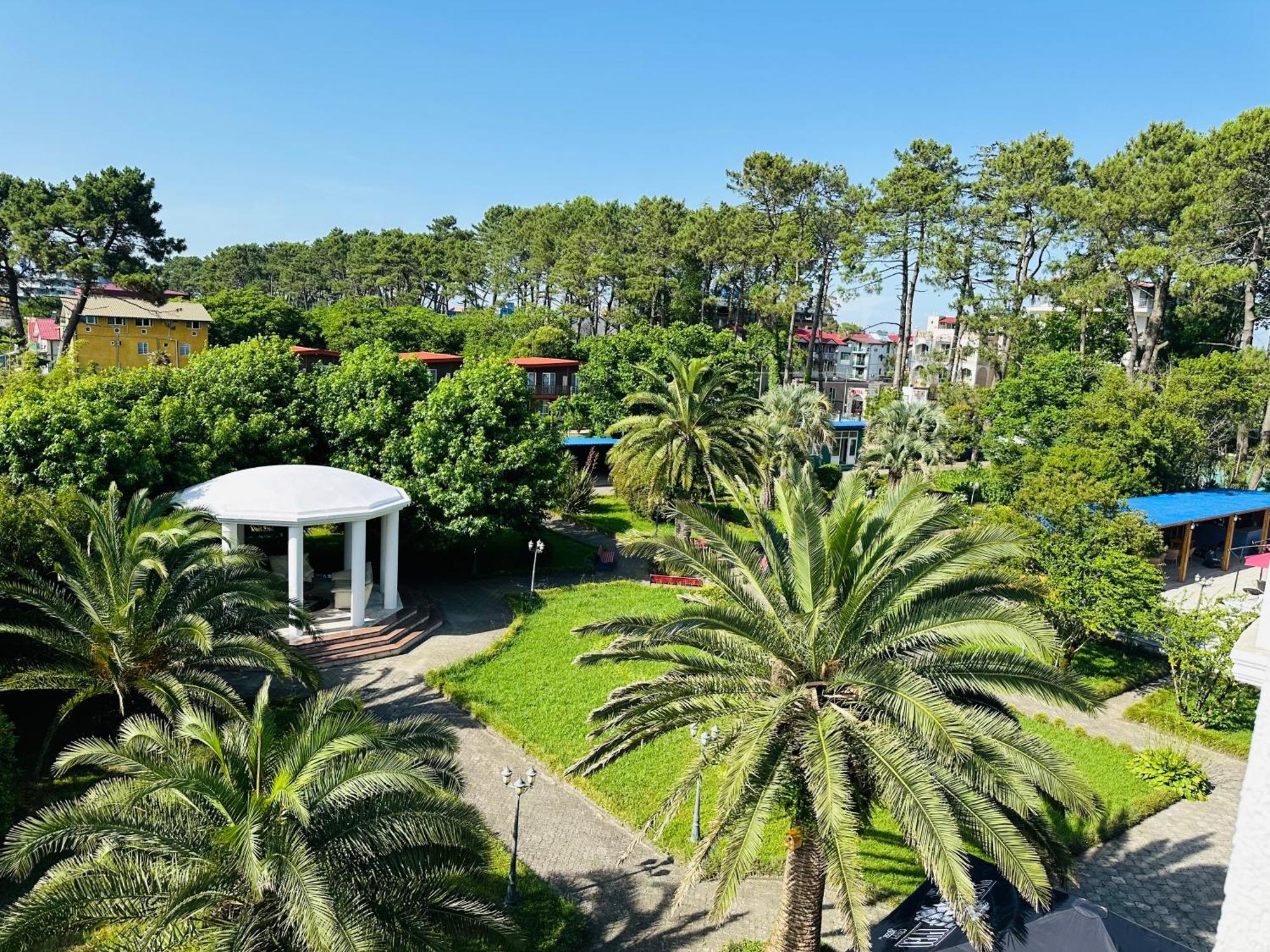 Claude Monet Beach Hotel Уреки Экстерьер фото