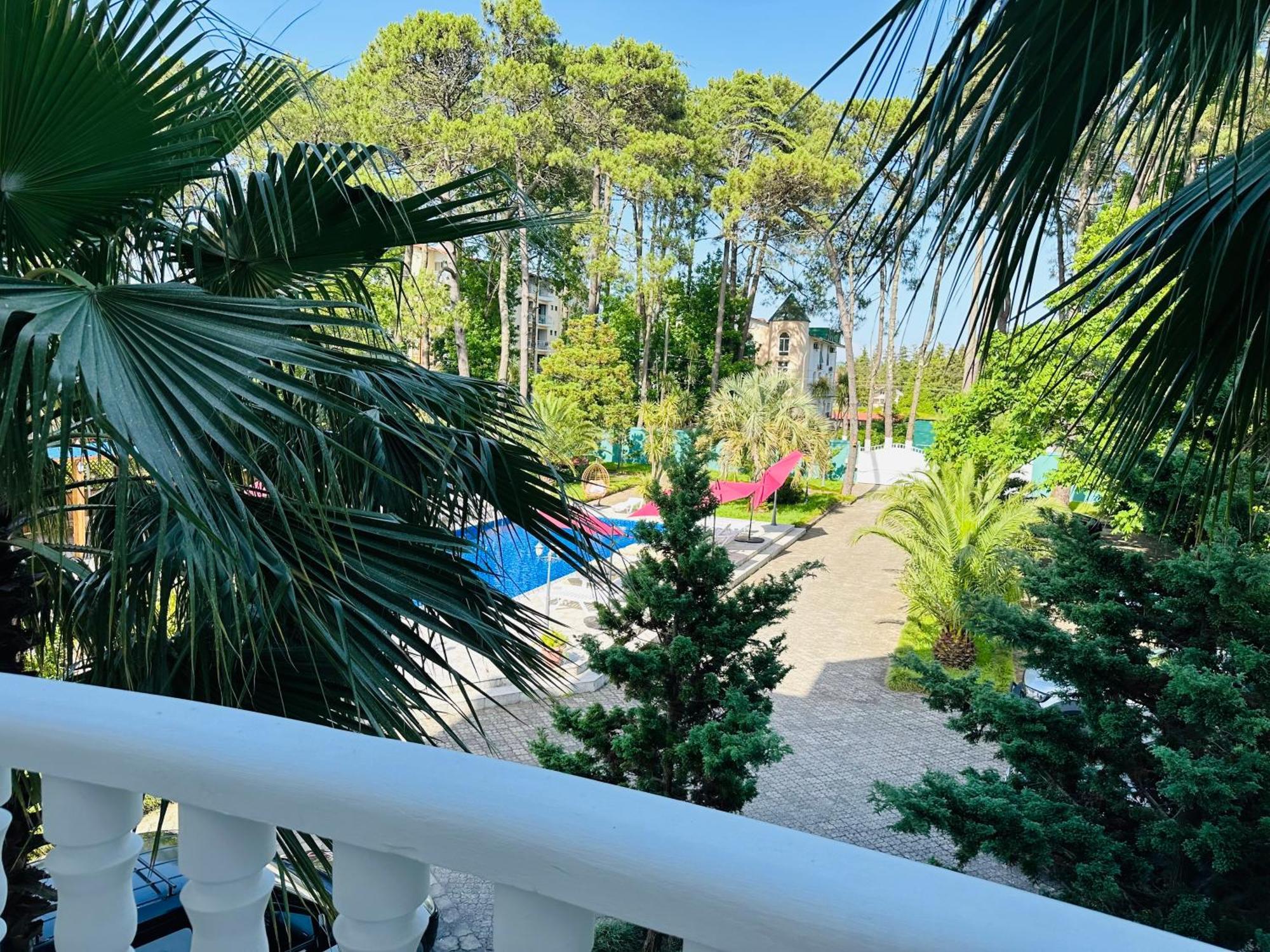 Claude Monet Beach Hotel Уреки Экстерьер фото