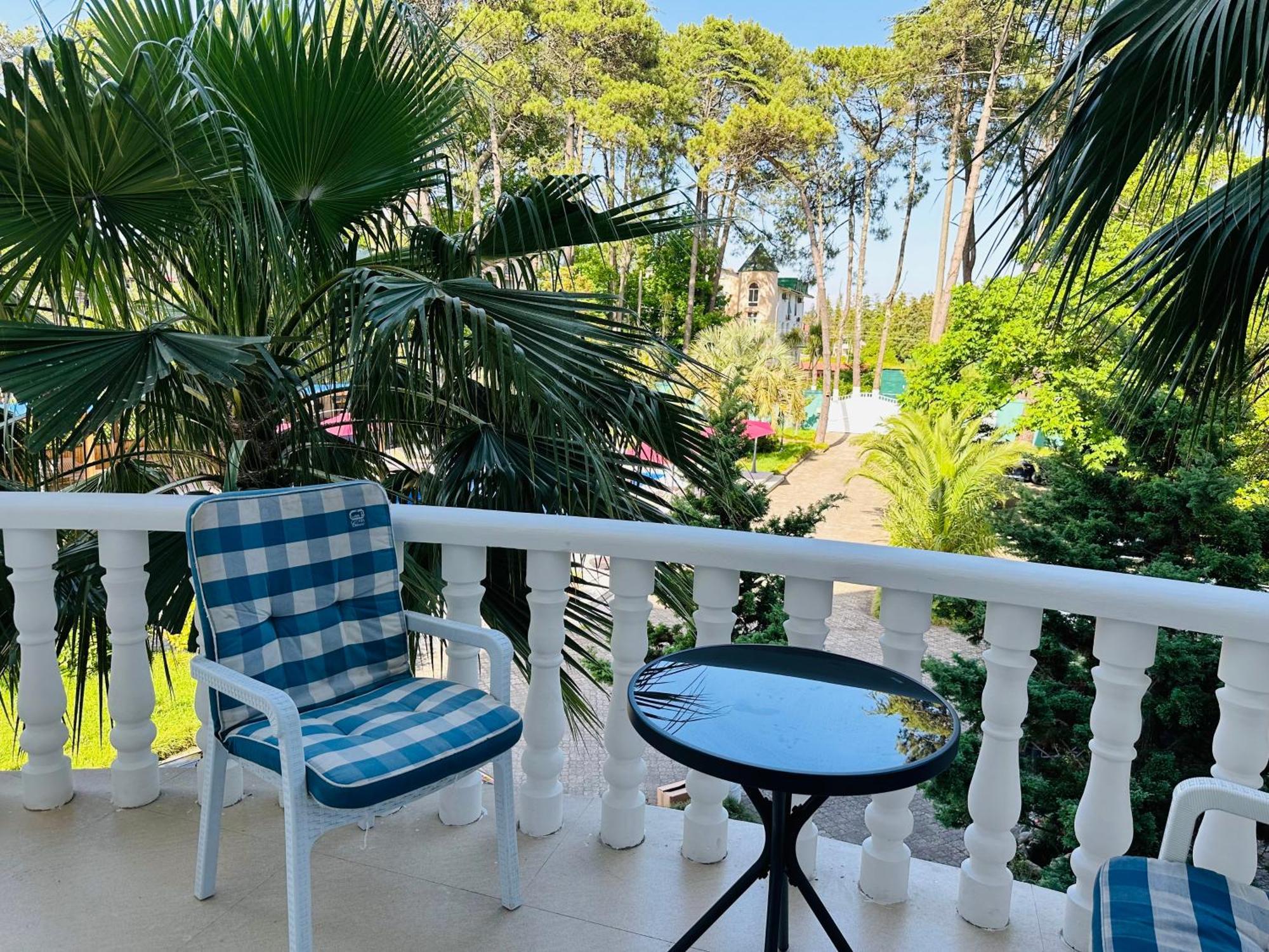 Claude Monet Beach Hotel Уреки Экстерьер фото