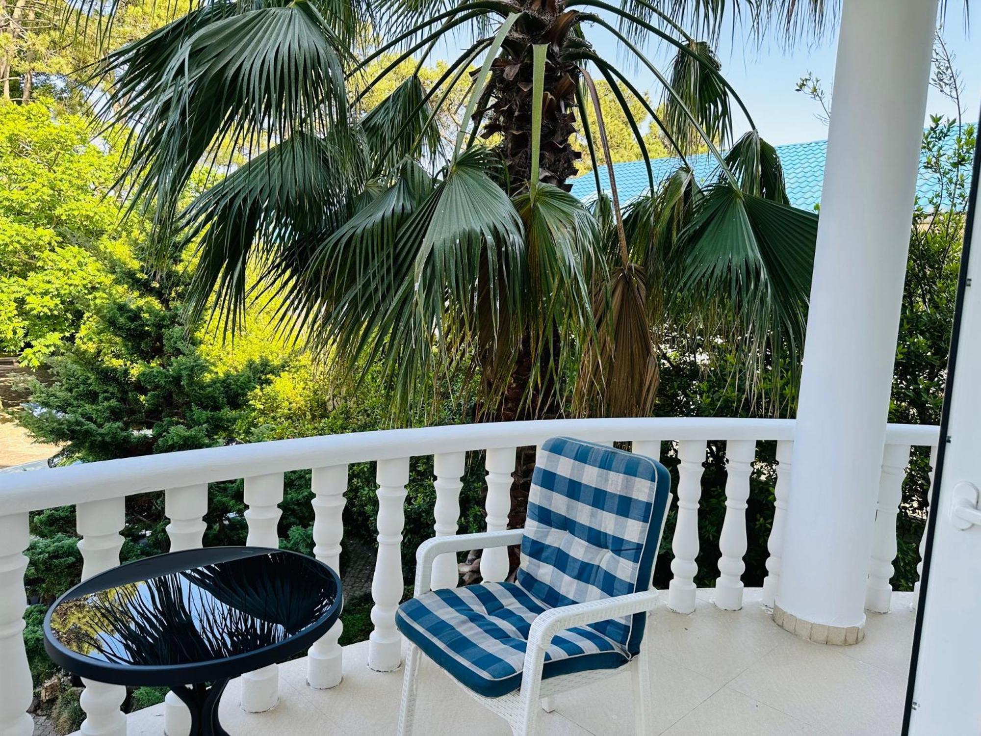 Claude Monet Beach Hotel Уреки Экстерьер фото