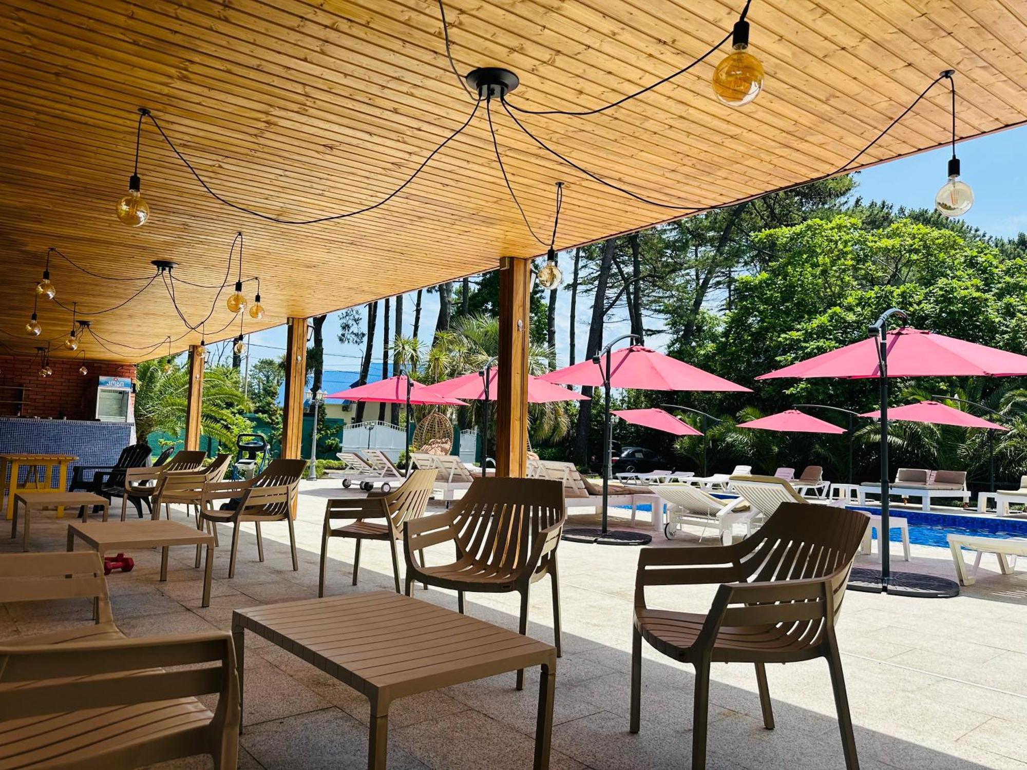 Claude Monet Beach Hotel Уреки Экстерьер фото