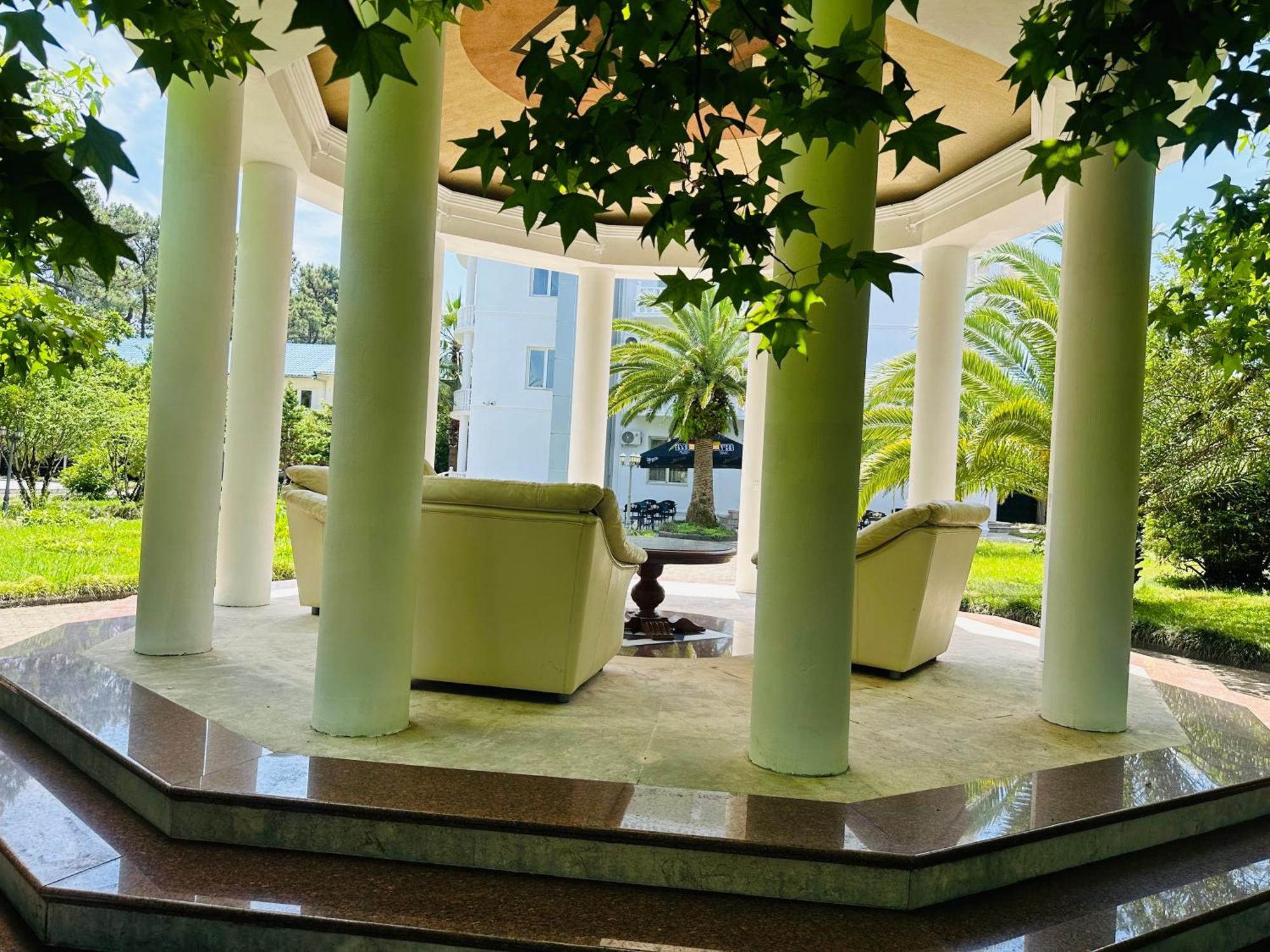 Claude Monet Beach Hotel Уреки Экстерьер фото