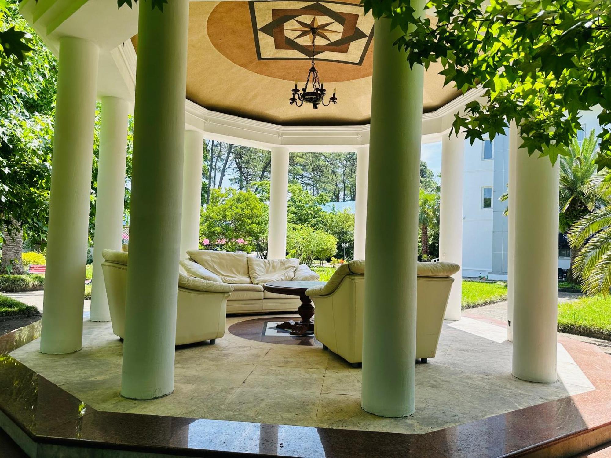 Claude Monet Beach Hotel Уреки Экстерьер фото