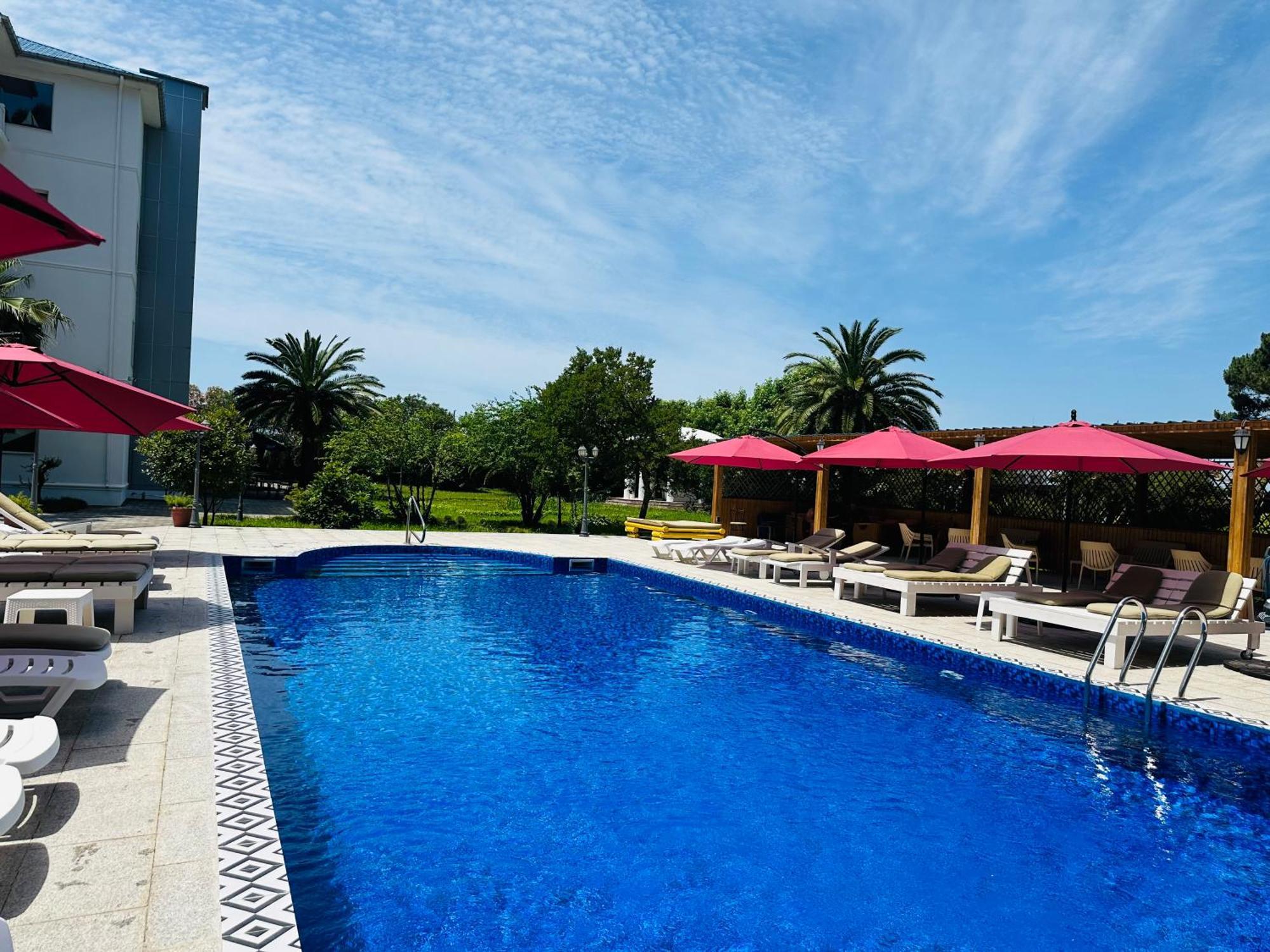Claude Monet Beach Hotel Уреки Экстерьер фото