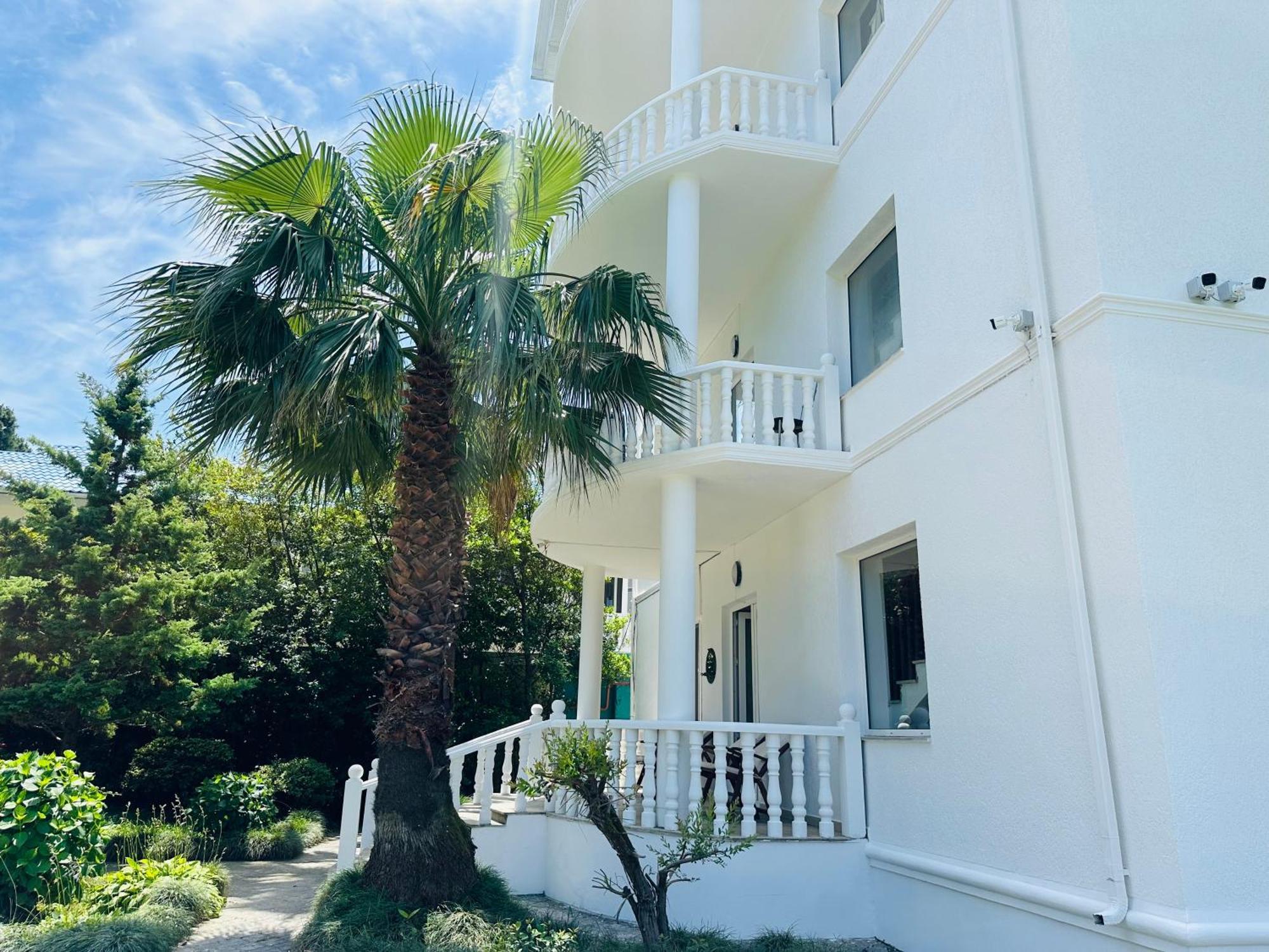 Claude Monet Beach Hotel Уреки Экстерьер фото