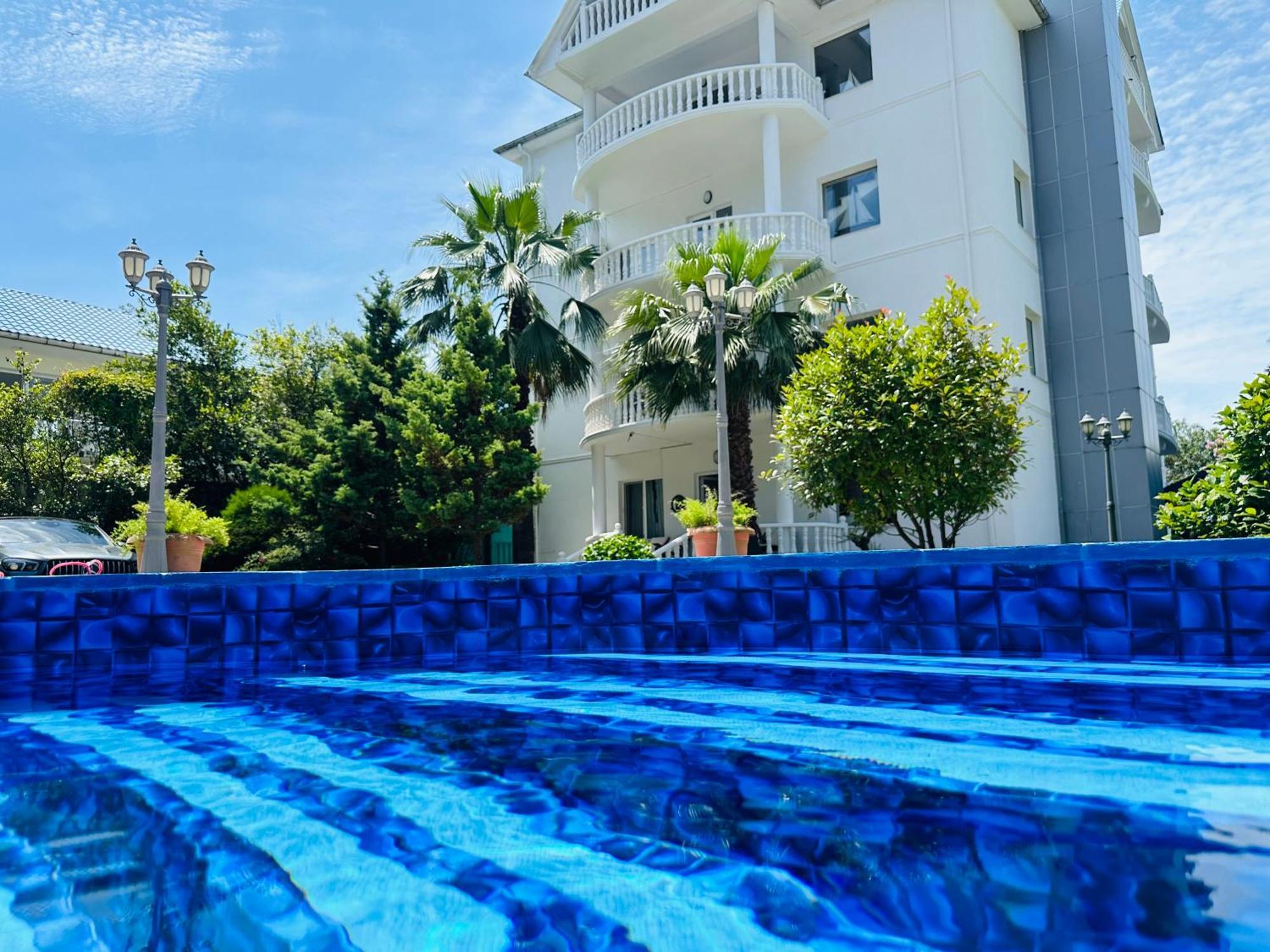 Claude Monet Beach Hotel Уреки Экстерьер фото
