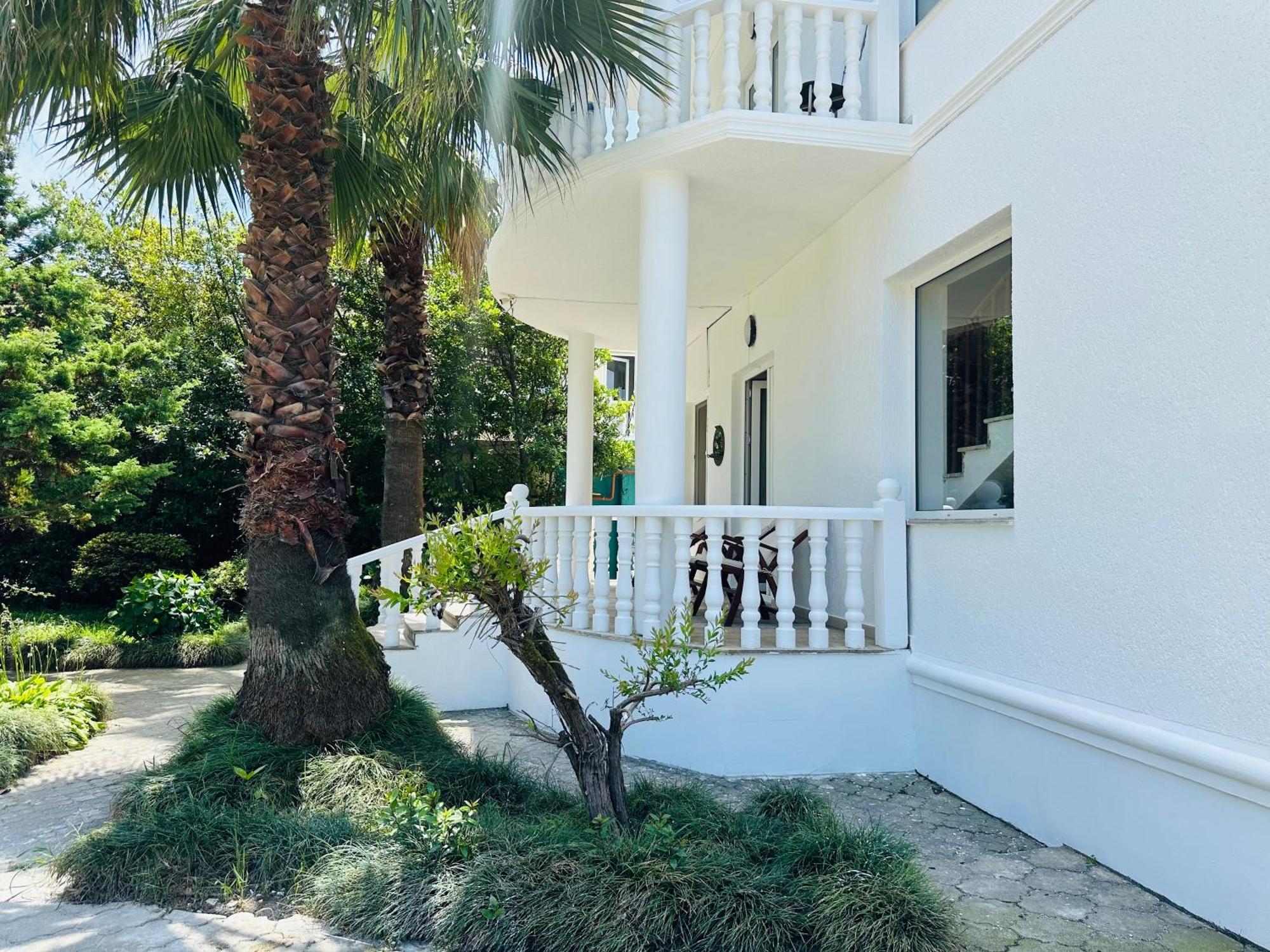 Claude Monet Beach Hotel Уреки Экстерьер фото