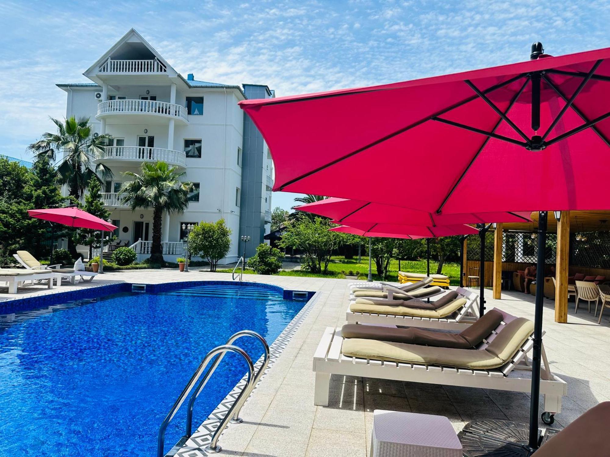Claude Monet Beach Hotel Уреки Экстерьер фото