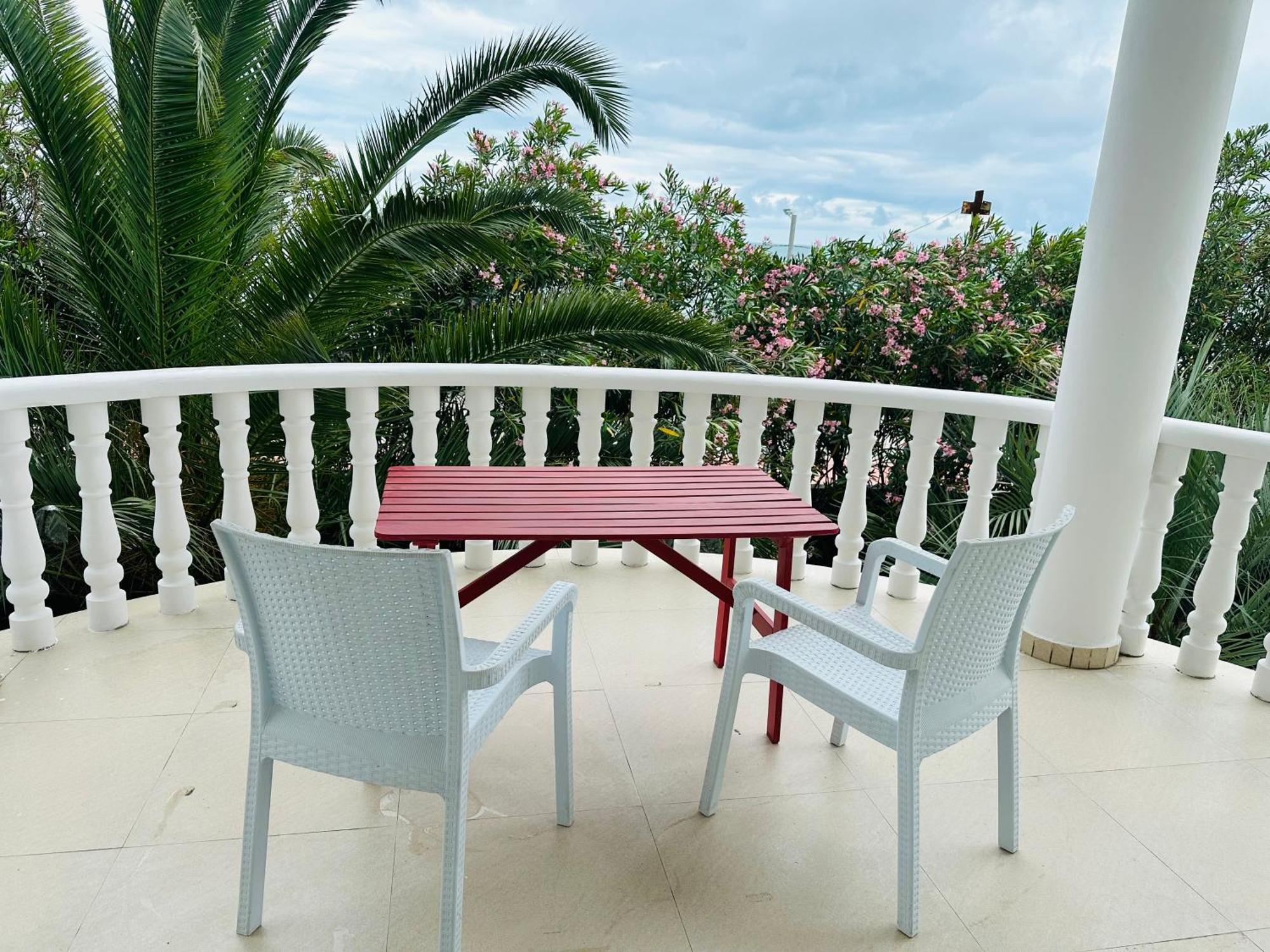 Claude Monet Beach Hotel Уреки Экстерьер фото
